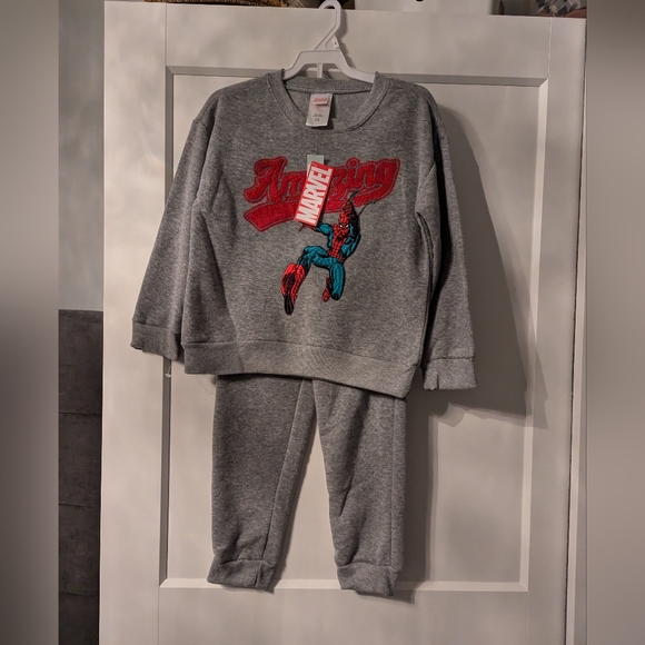 Three Marvel Spiderman Sets, Blue/Grey/Beige (All three) - Picture 8 of 13